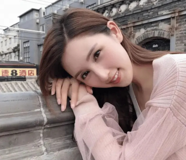 何傲儿|曾是“体操女神”,为还父债傍上78岁老头,分手后成了对方干女儿