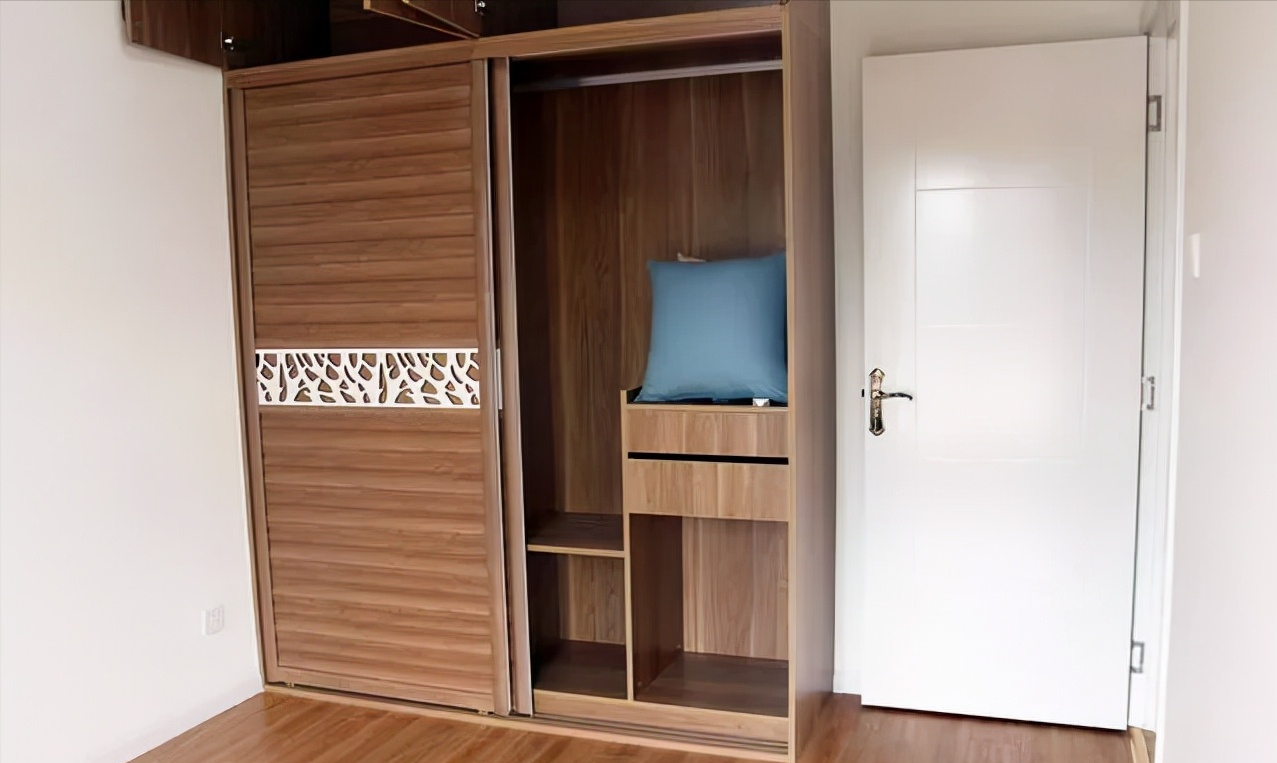 亲戚10万简装110㎡新房,开门就是榻榻米,这波操作真是第一次见