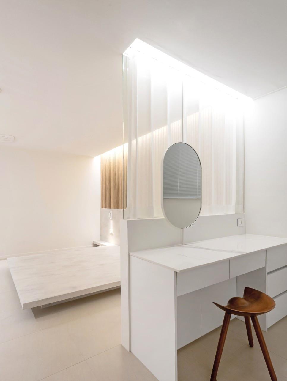 99㎡的家境界不一般，入户造景美得移不开眼，把家布置得别致雅观