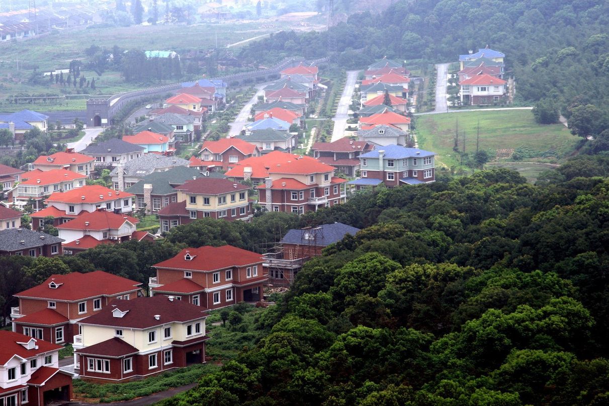 二手房|天下第一村华西村，家家开豪车住别墅，到底是怎么做到的?