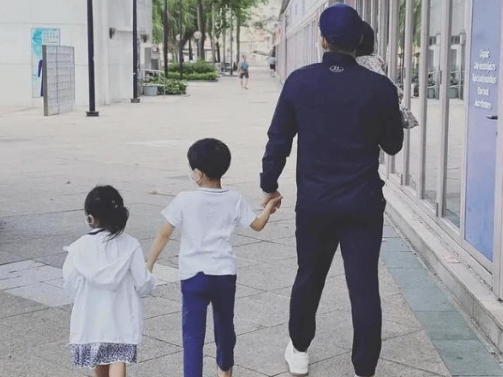 霍启刚|霍启刚罕见回应4胎传闻，紧张到打磕巴，网友却纷纷羡慕郭晶晶