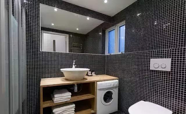 洗衣机不要放阳台上了，聪明人都挑这个地方摆放，知道太晚了