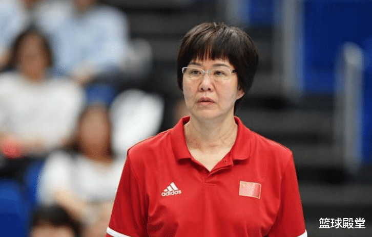 郎平|女排溃败日本，全员瘫坐反思遭郎平无视！一举两得，一切在计划内
