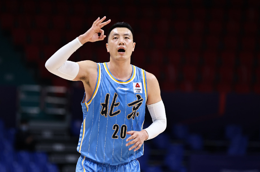 翟晓川|辱骂翟晓川？涉事女记者正面回应：国家队球员可以撵记者？