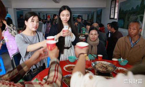 职场故事|为什么职场“饭局”“酒局”这么多？吃饭是其次，这4点才是重点