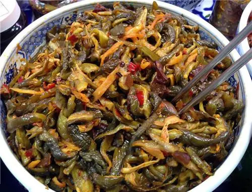 医学小栈|高尿酸不能喝啤酒？医生提醒：2种食物尽量少吃，尿酸或慢慢下降