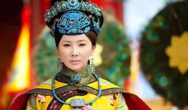 黄奕|女星们的颜值随时间有变动，黄奕脸僵，秦海璐逐渐变美