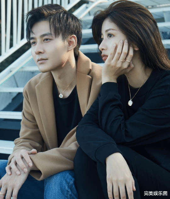 马子佳|《心动4》马子佳发文感谢小孔，穿情侣装海边漫步，差点“湿身”