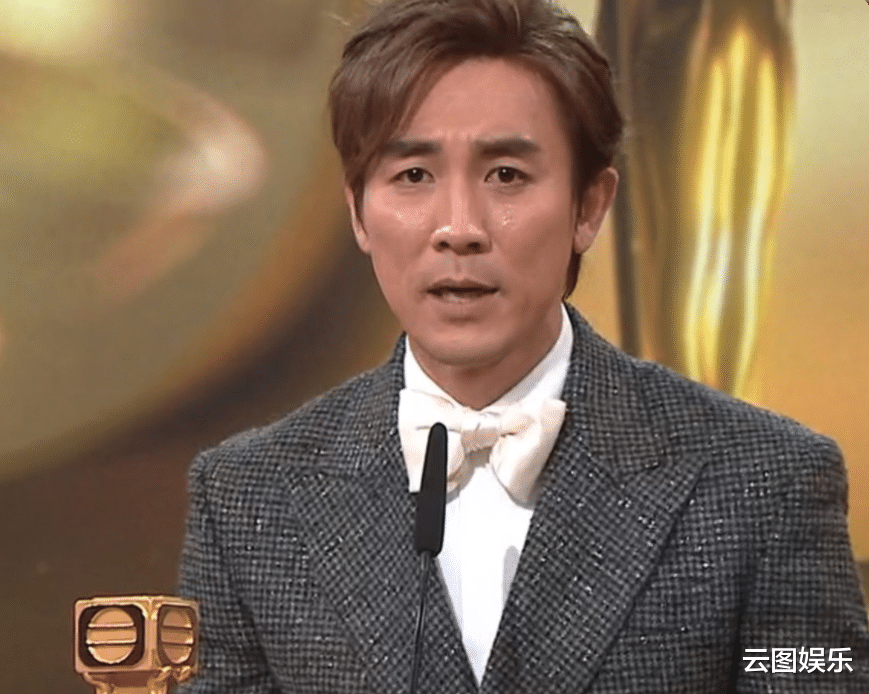 姜大卫|TVB颁奖礼！狄龙颁奖给姜大卫力破不和传闻，儿子爆冷成双料视帝