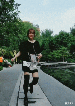 神武星人|神回复：用舅舅结婚了和我音乐老师的造句，神评大神，舅舅们还有三秒到达战场