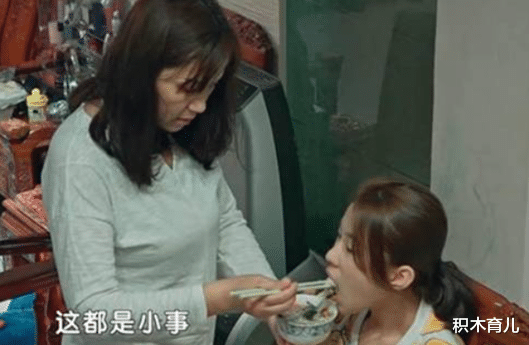 积木育儿|豪门媳妇郭晶晶带孩子插秧，月薪3000的我带孩子上名媛课