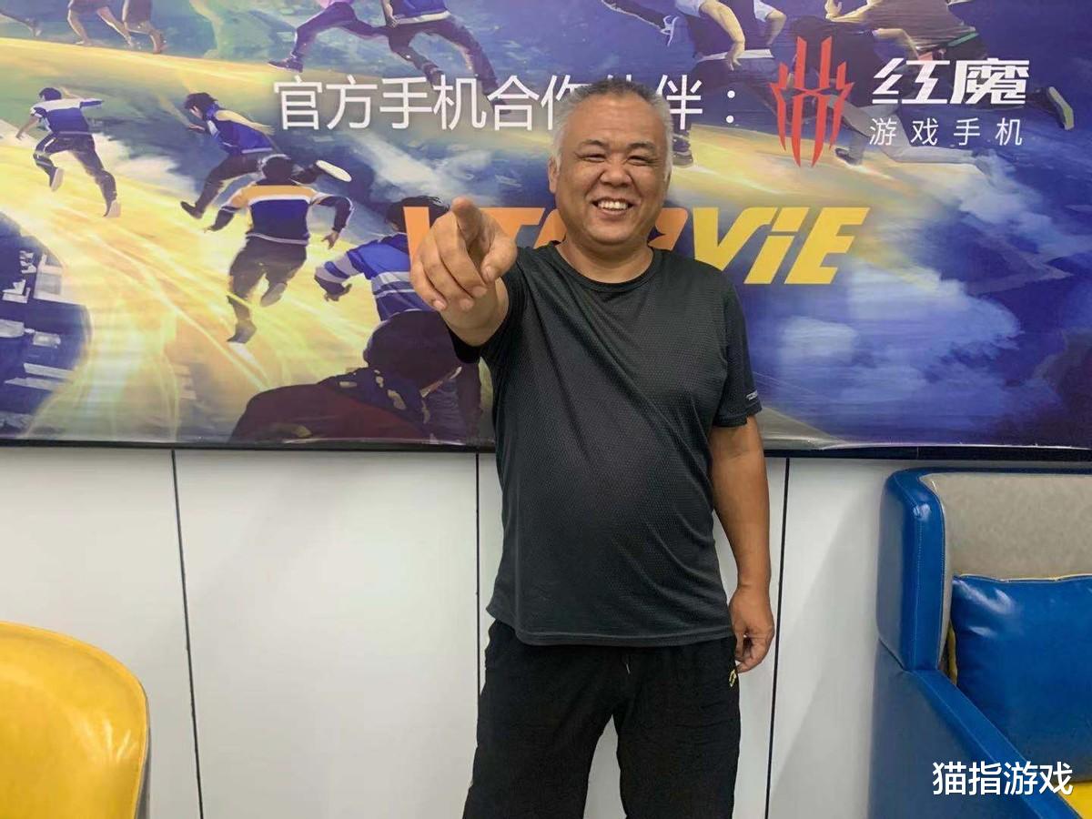 保安|老年coser入场cj，疾风大爷全场最佳，丝毫不怕被保安无情驾走