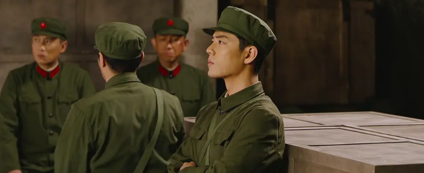 英雄岁月之王牌部队|在看《王牌部队》时,我实在忍不住,把弹幕给关了,都是因为他