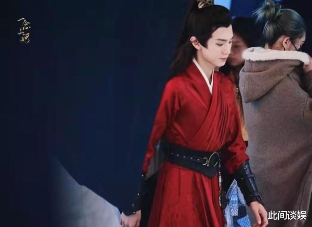 白敬亭|96年陈哲远被拍侧颜生图，状态好到出圈，爱豆转型演员的成功例子！