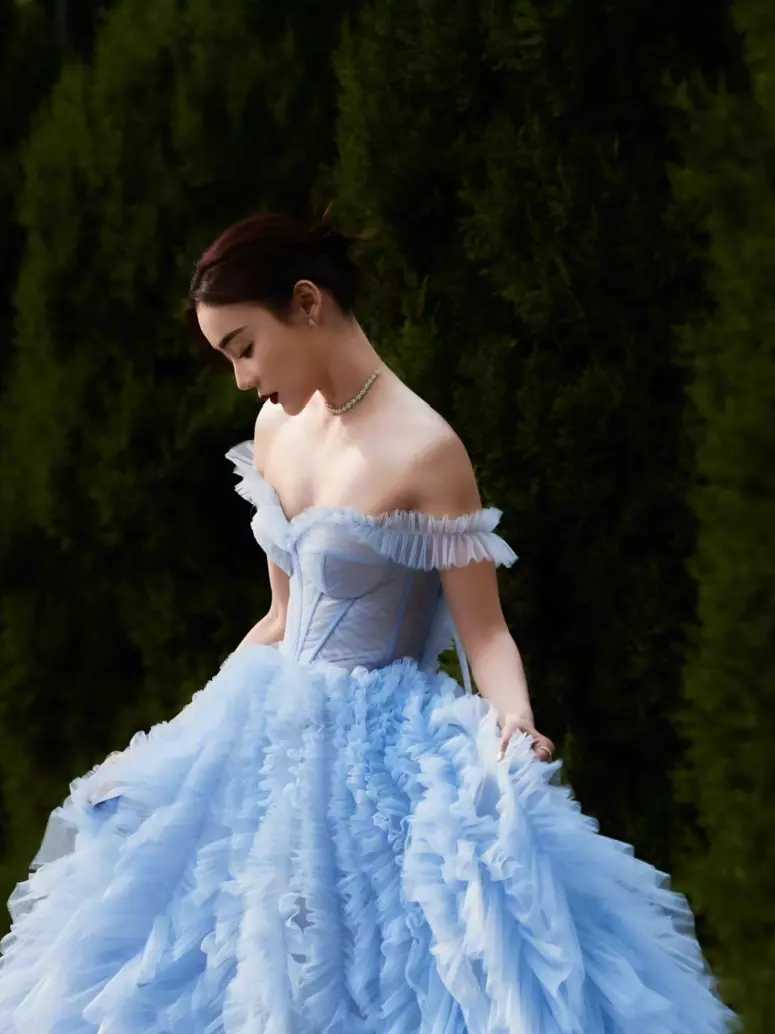 袁姗姗|袁姗姗美出新高度，一条浅蓝色礼服美成仙，饱满身材挡不住