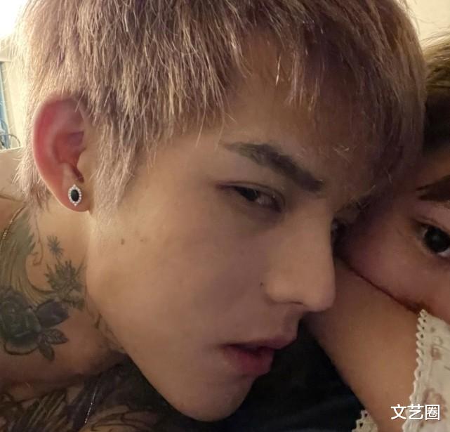 殷世航|殷世航晒套路璐起床照，头发凌乱油腻邋遢像鸟窝，两人刚订婚就同居？