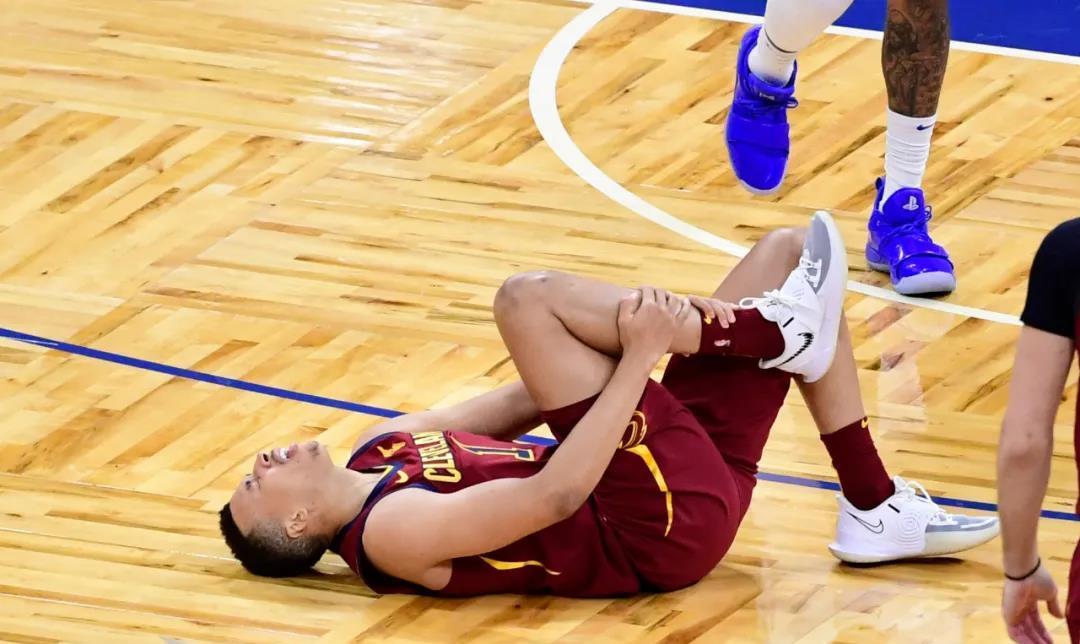 火箭队|联盟第一惨!火箭一人赛季报销,一场比赛没打,好歹是第五顺位啊