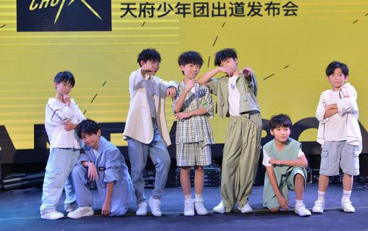 李飞|天府少年团出道被网友指责，没有李飞的命，偏有李飞的病