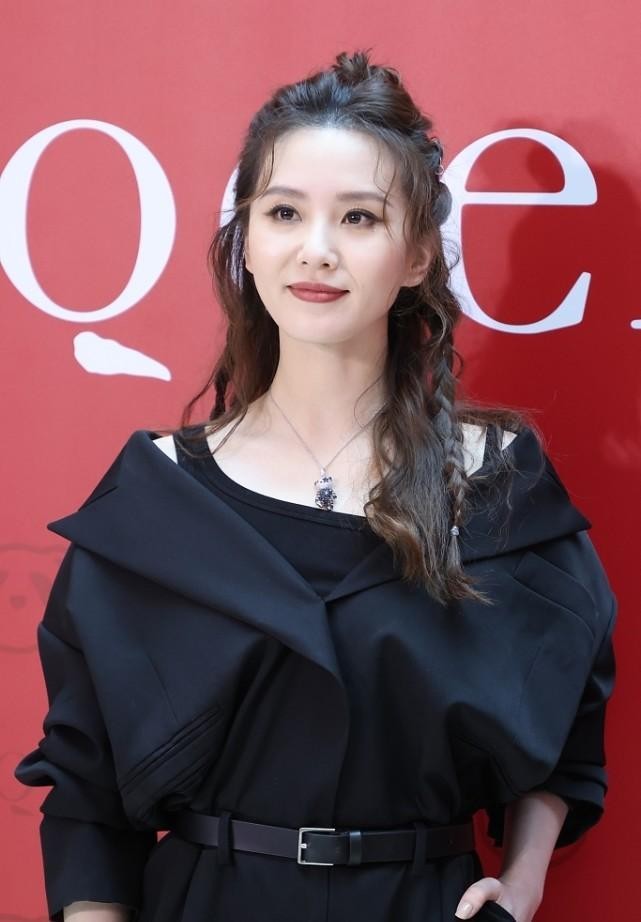 吉克隽逸|别看刘诗诗长得挺温婉，穿上衬衫连体裤却很有气场，生图也挺能打