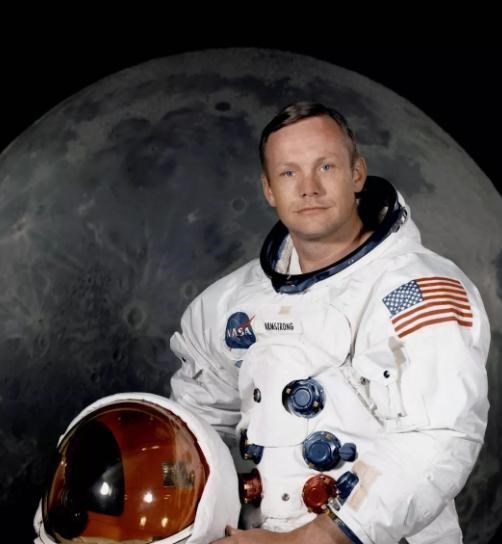 月球 看到月球上的五星红旗,美国登月再遭质疑,为何美国国旗在飘扬?