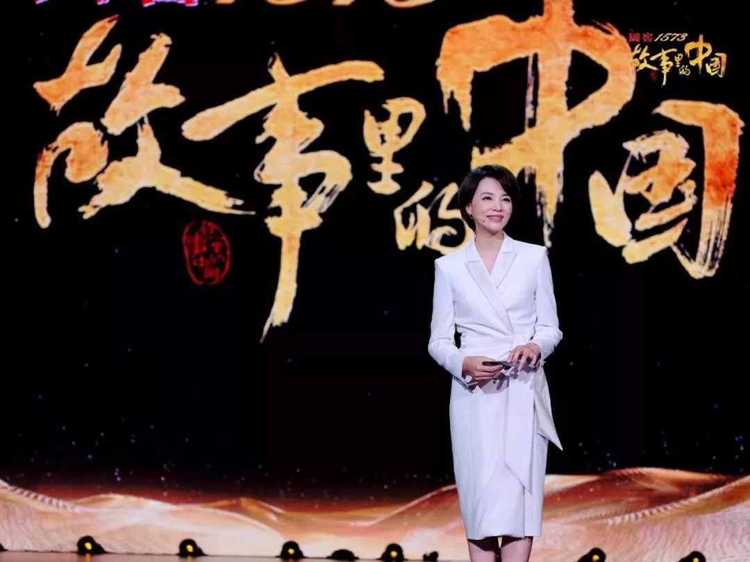 |12年了，董卿的“托王”位置终于后继有人了，她托得真好！