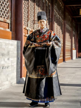 汉服资讯古装文化|不少汉服商家赢在设计却输在形制？最正统的形制，究竟长什么样子