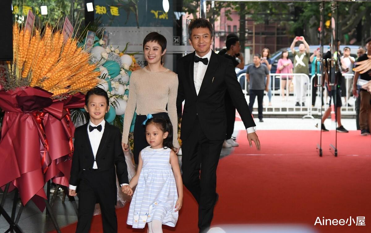 穿衣搭配|孙俪的优雅不是装出来的，裸色上衣配半裙，在邓超身边也挺独立