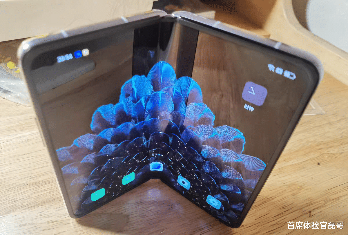 折叠屏|玩了玩朋友刚买的折叠屏手机 这个设计是真香