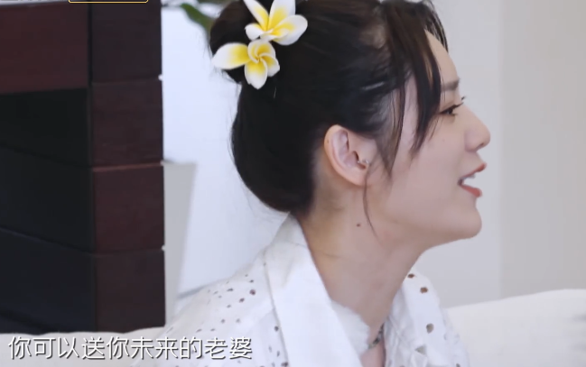 张翰|张馨月送礼物太寒酸？张翰满脸嫌弃，妻子们的反应更现实！