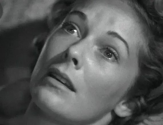 家暴 妻子遭袭，女邻居看腿，妻子指认凶手，丈夫动手后还有凶手！