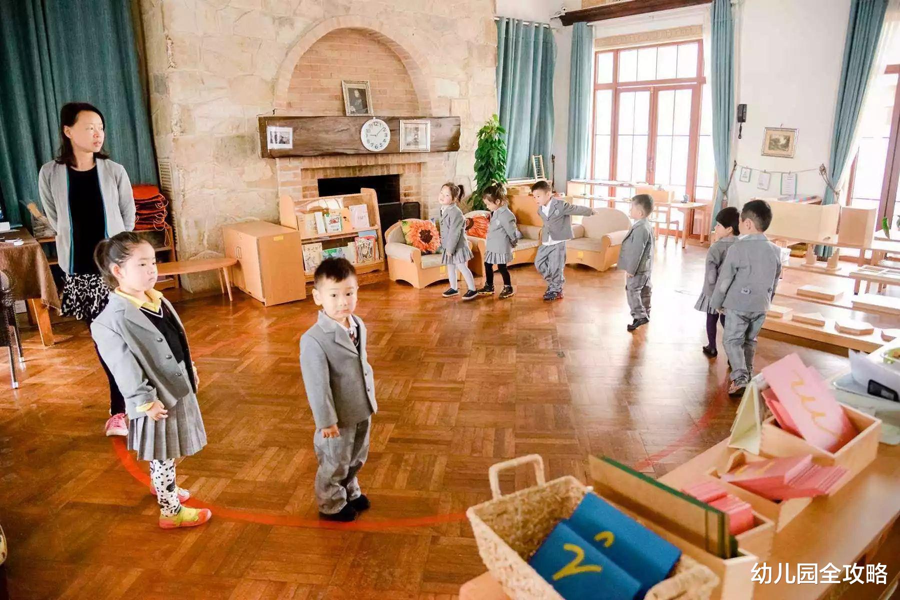 幼儿园全攻略|幼儿园1200元的被子园服，不买行吗？园长一套说辞，家长则不信服