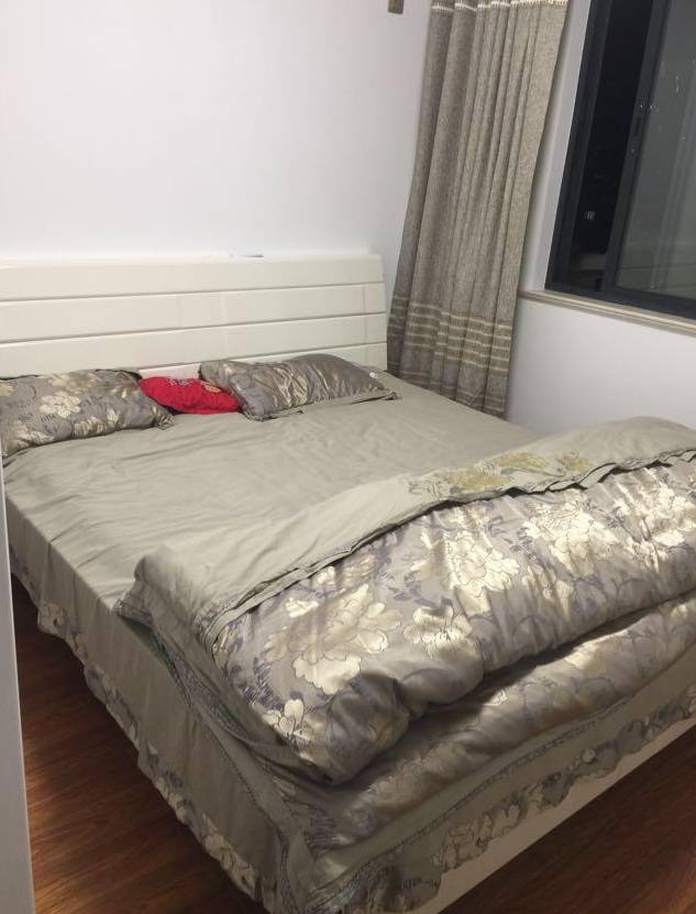 新房装修，看到这超级大餐桌，朋友都说选错了，而邻居却在偷笑