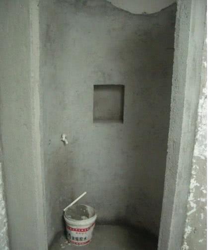 老爸为了省钱砖砌淋浴房,朋友却说像棺材,他们是杠精吗?