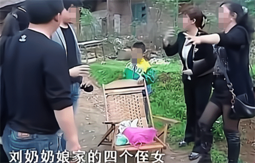 湖南88岁老人生活难自理,五位子女拒绝赡养,母亲绝望喝农药自尽