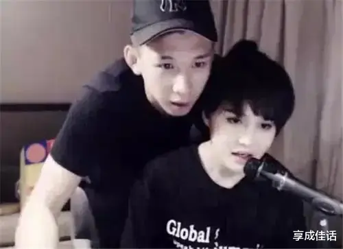 李天佑|时隔三年天佑频频试水，露脸直播半小时人气低落，单场收入仅2万