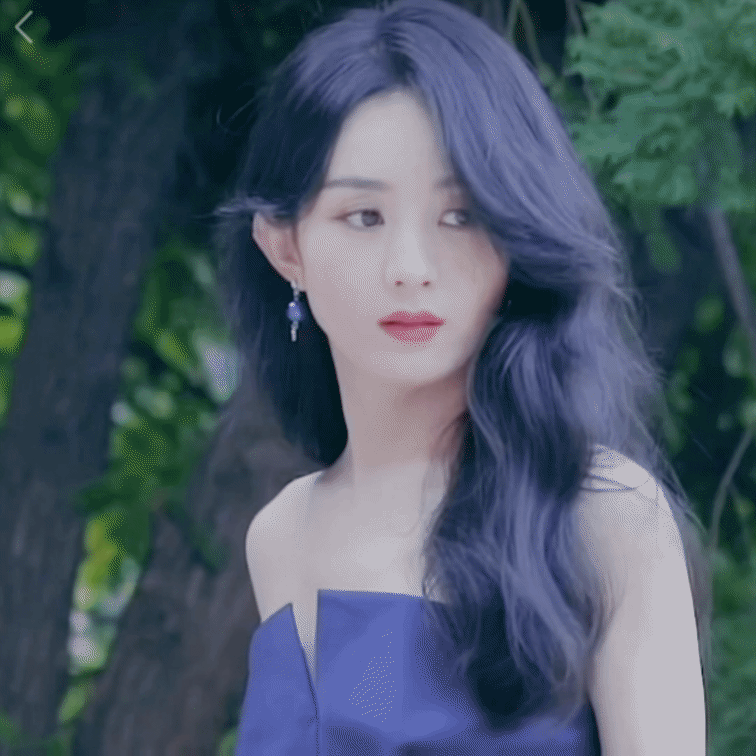 时尚风行派|赵丽颖从85花中脱颖而出!穿抹胸裙变迪士尼公主,每一帧不输大片