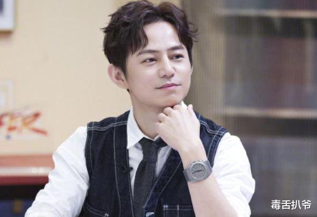 何炅|何炅近况曝光，与好友聚会途中抱着周迅痛哭，疑压力太大惹人心疼