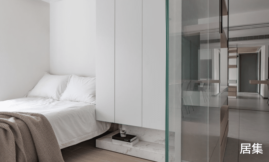 客厅也可以做书房,在家就能欣赏长江美景,享受潮流的独特美感