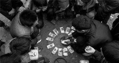 江西特大杀人案:因怀疑妻子与盲人有染,男子将邻居一家尽数灭门