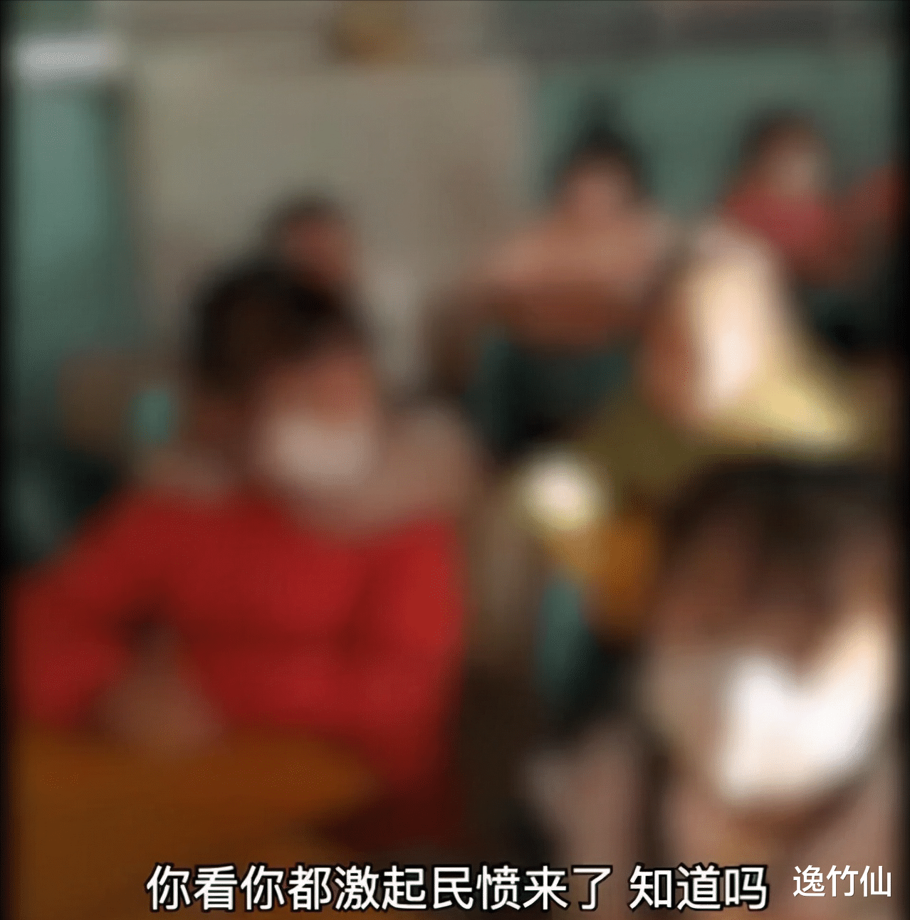 女孩|课堂上老师呵斥小女孩，“讨厌，去滚！”网友：严重失德不配当老师！