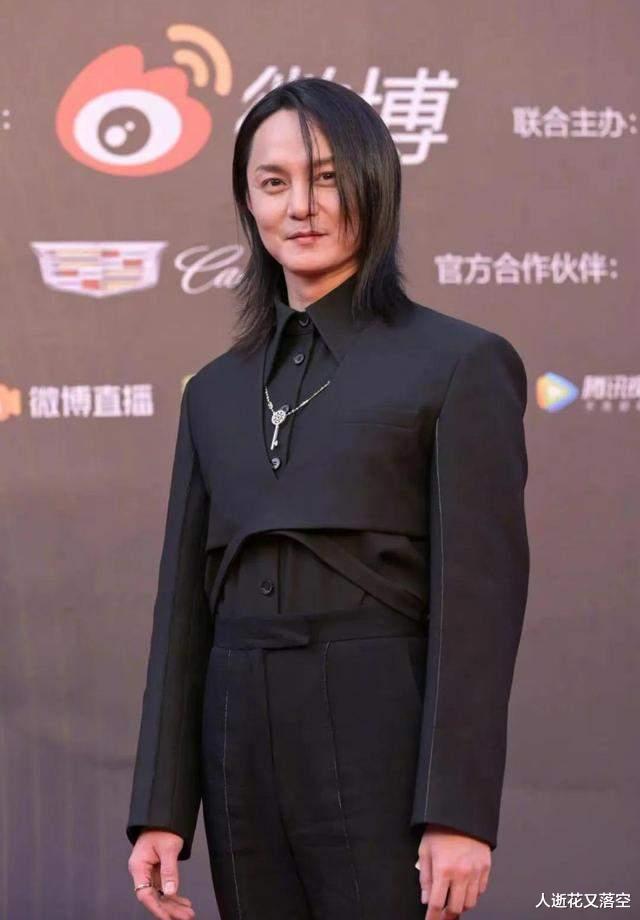 高级脸|8位国民男明星：出道时个个貌比潘安，中年油腻后“面目全非”