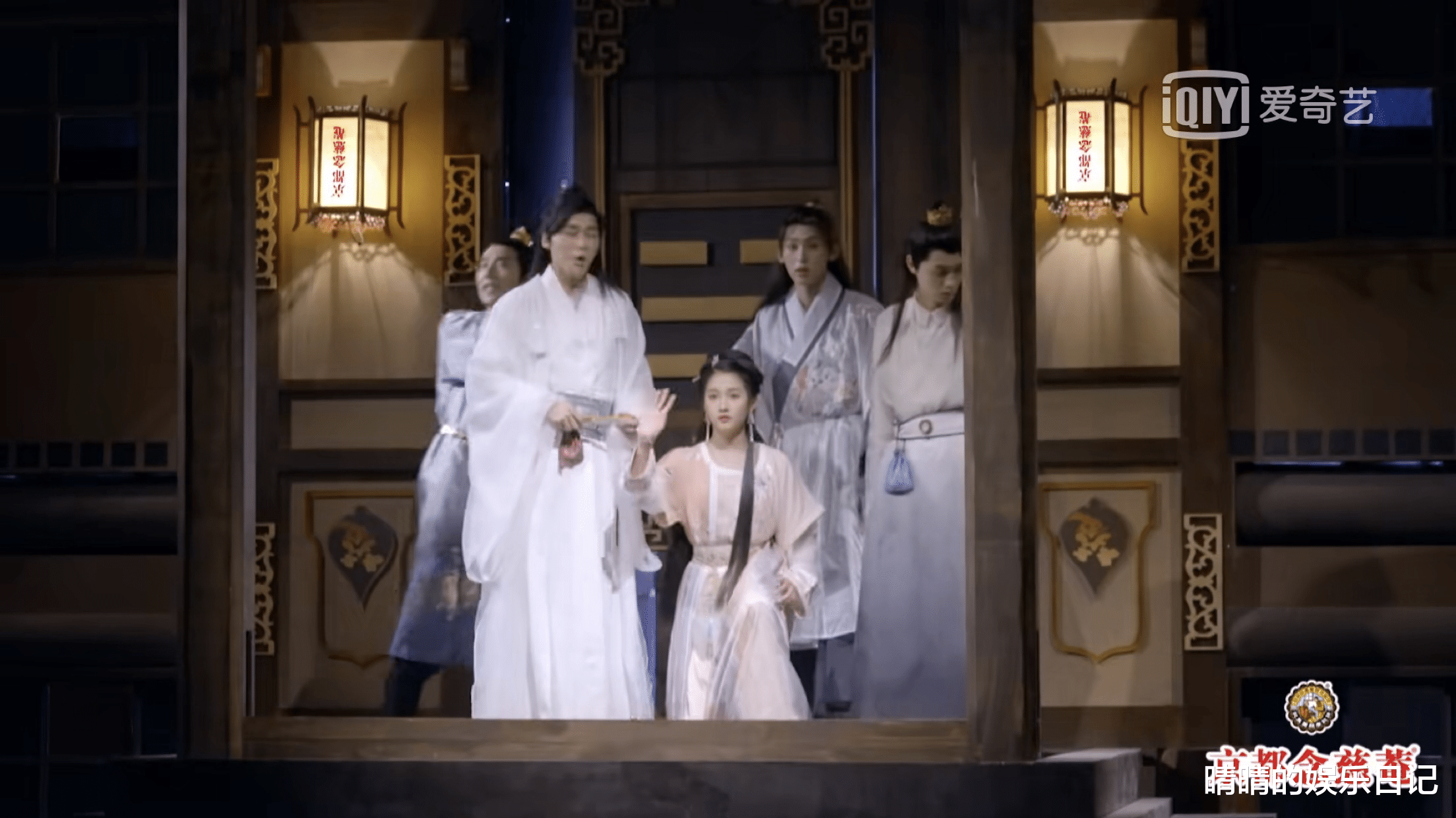 关晓彤|8小时冲上综艺热播榜第一!李易峰、关晓彤这部推理综艺火了?