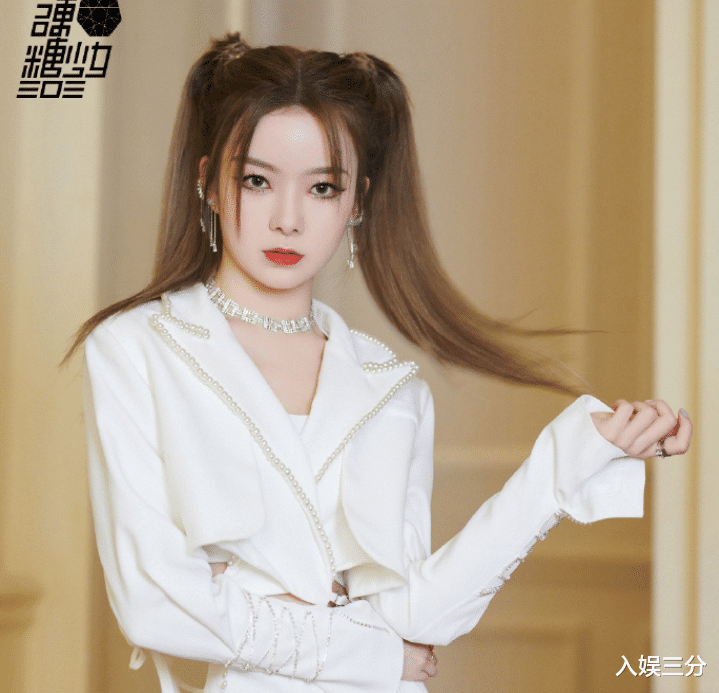 短发|硬糖少女双马尾造型：全员风格又甜又飒，只有张艺凡心机搞特殊！