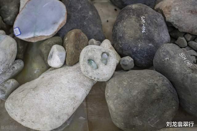 翡翠|翡翠原石中的“公斤料”是什么料？