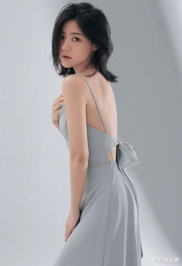 邓家佳|37岁邓家佳，身材窈窕颜值耐打，变得越来越美了！