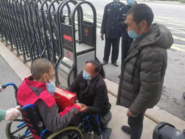 杭州日报 14年前在笕桥失踪的儿子，刚刚找回来了！杭州父母泪目：我们终于团圆了