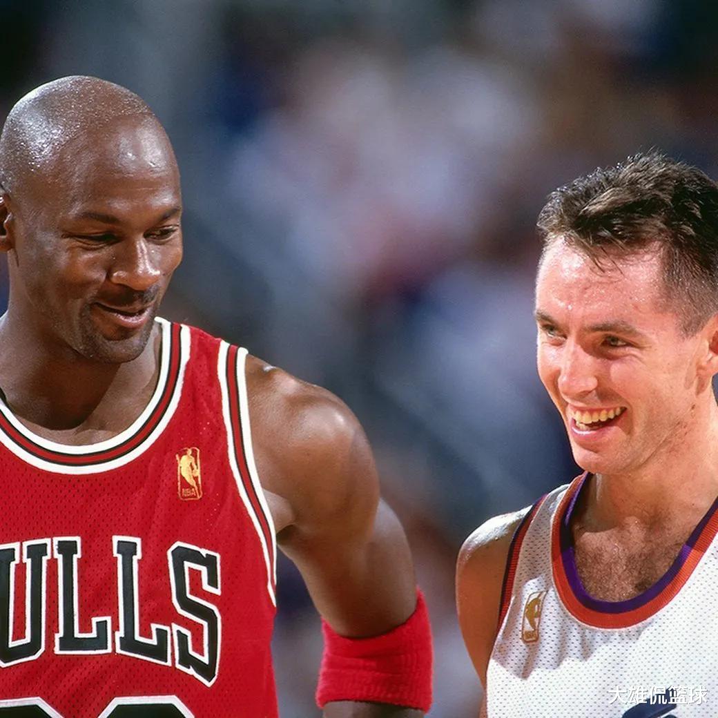 迈克尔·乔丹|乔丹NBA唯一一位获得得分王双料MVP总冠军，还入选防守一阵的球员