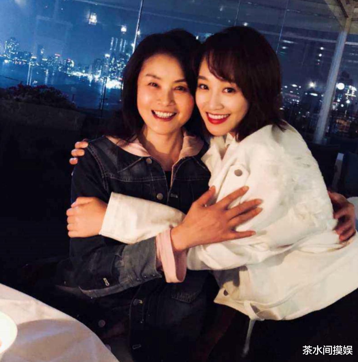 明星|母女似姐妹、63岁体重不过百，这些明星都有个比自己更美的妈？