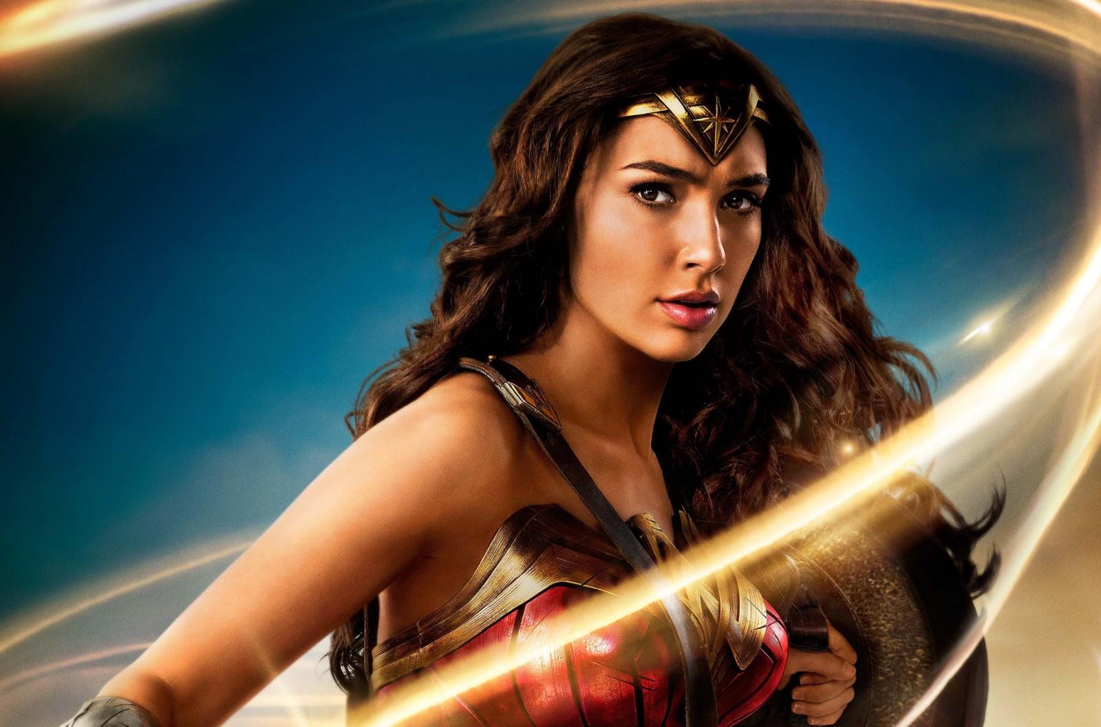 盖尔·加朵|最新盖尔·加朵跟丈夫上街享受二人世界 女神吃冰激凌姿势太销魂