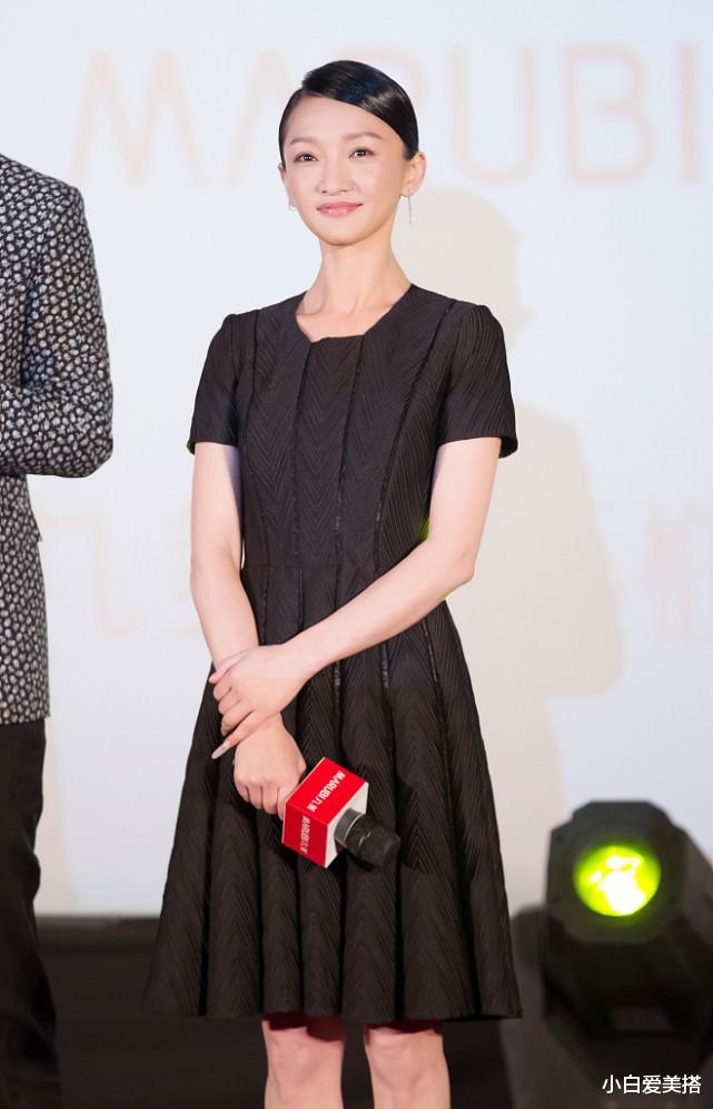 小白爱美搭|周迅可是气质型美女,即使穿着简单,也能轻而易举的做到引领时尚